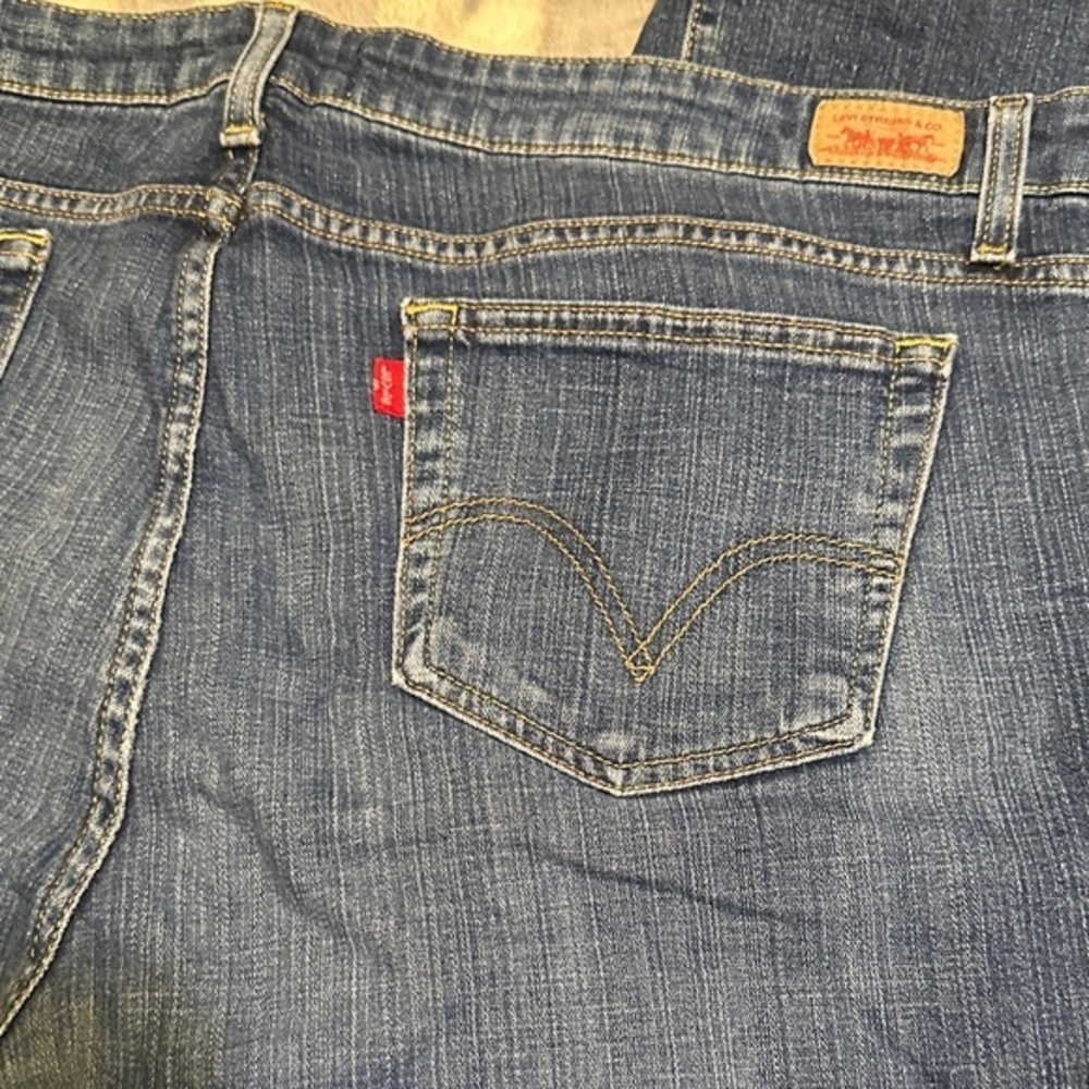 648. Levi's 590 Blue Women's Boot Cut Jeans size 22